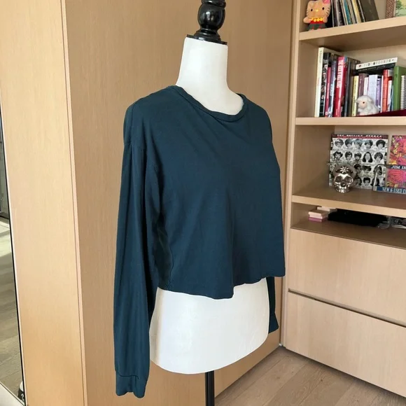 Fashion Nova | Cropped Long Sleeve T-Shirt | Medium | Teal - Picture 5 of 10